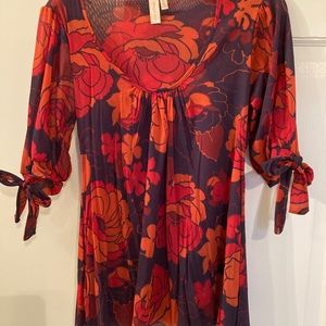 Black and Red/orange light weight knit blouse